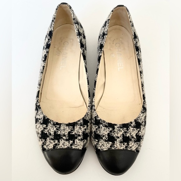 Chanel Black Ivory Houndstooth Tweed cap toe CC Ballet flats EU 38.5 - Picture 10 of 12